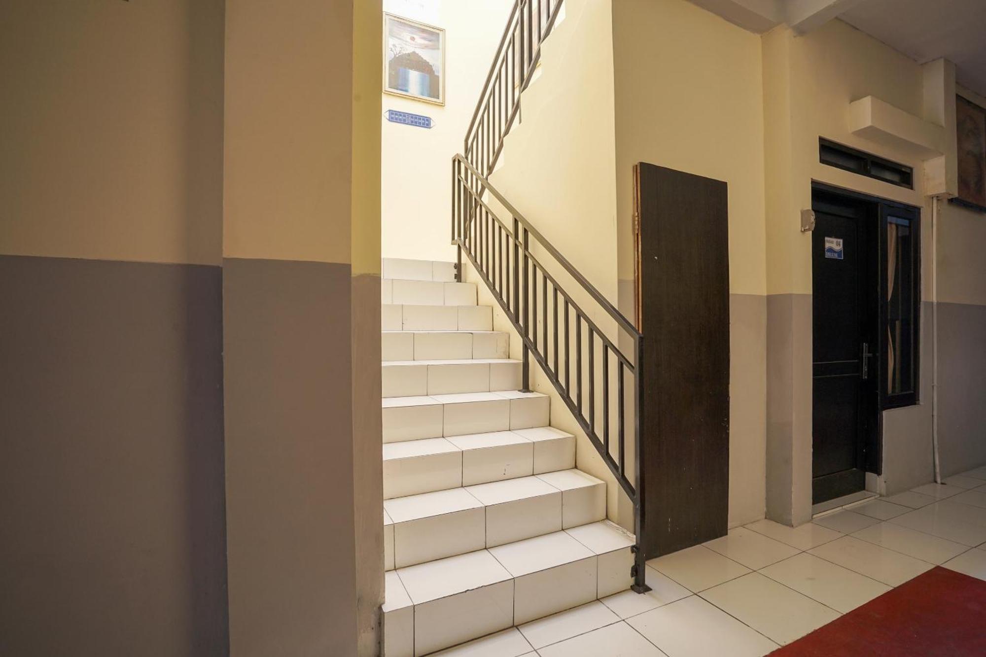 Hotel O Seturan Near Hartono Mall Yogyakarta Formerly Maleo Kostel Kejayan Exterior foto